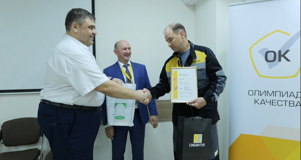 Коммерческий директор ЭМИС Валерий Владимирович Кортиашвили благодарит партнеров